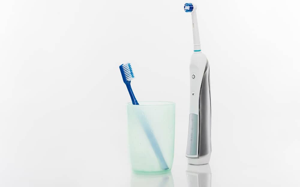 electric-vs-manual-choosing-the-right-toothbrush