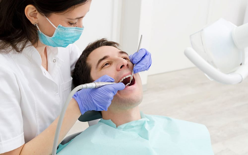 dental-hygienists-do-patients-dental-cleanings
