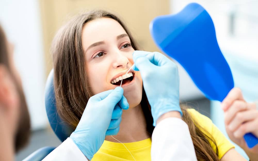 dental-hygienist-offers-good-dental-hygiene-guidance
