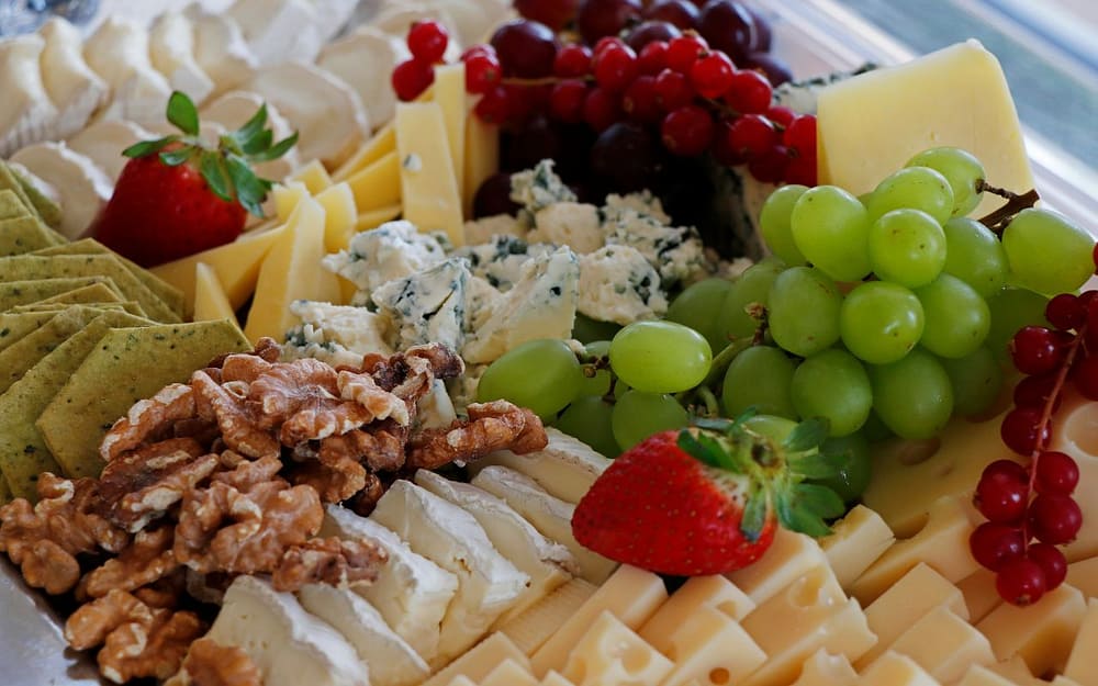 healthy-holiday-alternatives-enjoy-cheese
