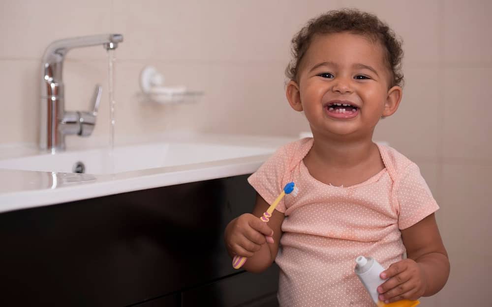 how-to-get-kids-to-brush-their-teeth-let-them-do-it-their-way