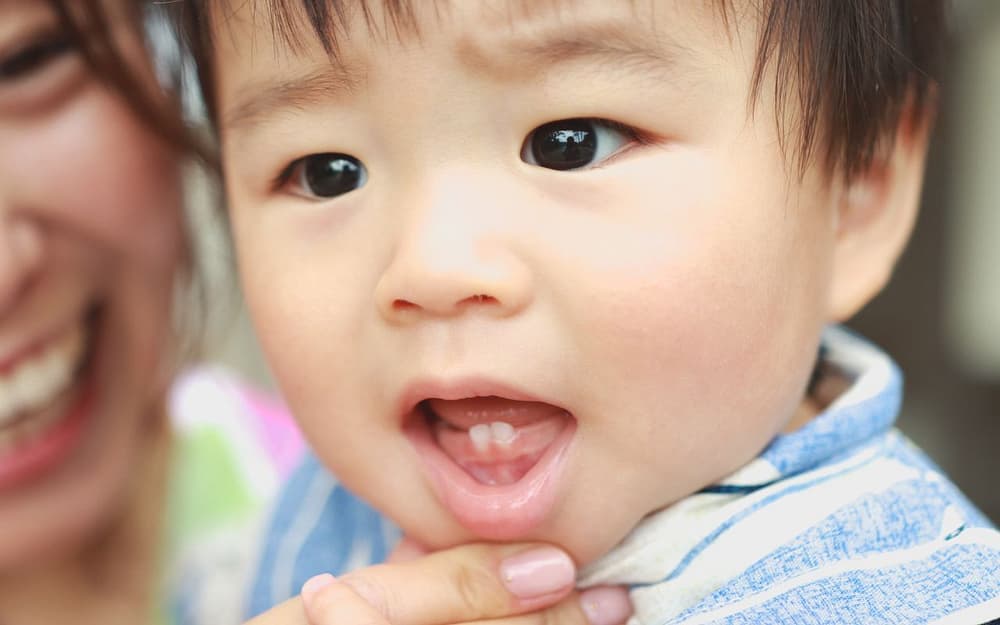 when-do-babies-get-their-first-tooth-how-childrens-teeth-erupt-and-fall-out