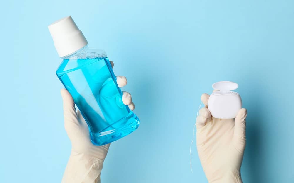 dental-hygiene-mistakes-using-mouthwash-instead-of-flossing